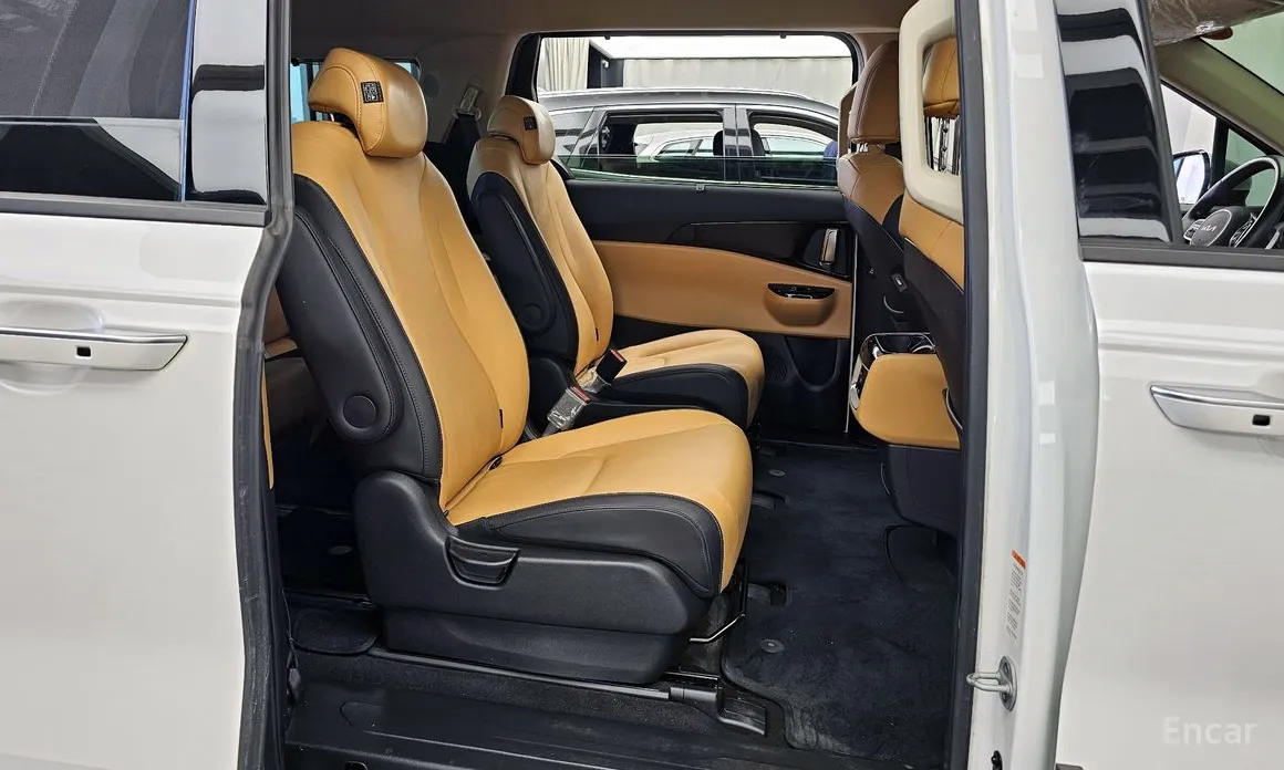 Фото 12 - Kia Carnival