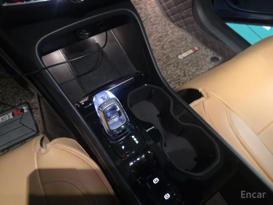 Фото 4 - Volvo XC40