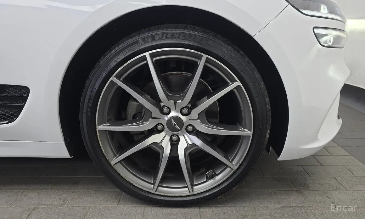 صورة 21 - Genesis G70