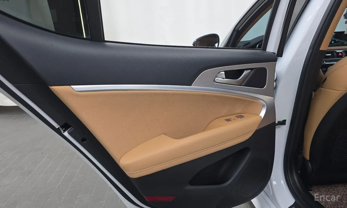 صورة 25 - Genesis G70