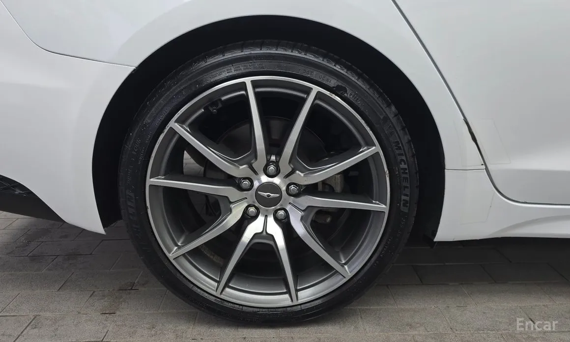 صورة 5 - Genesis G70