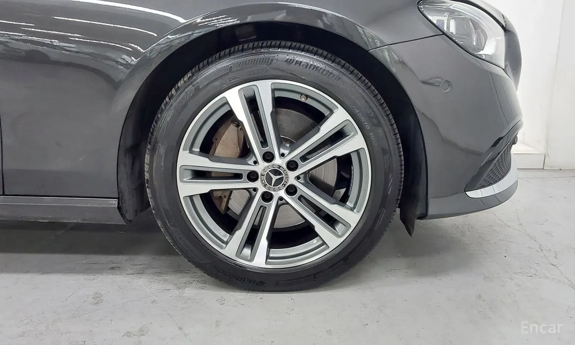 Фото 5 - Mercedes-Benz E-Class