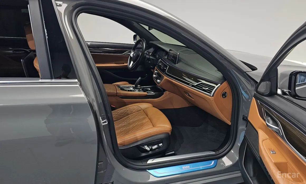 Фото 26 - BMW 7 Series