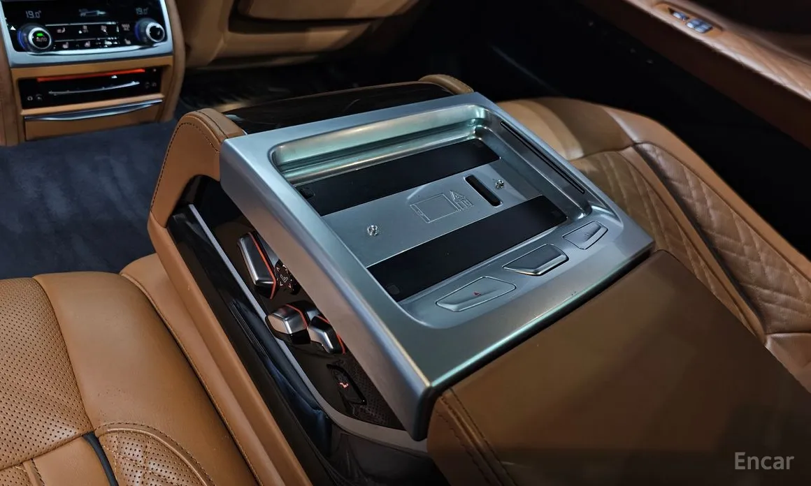 Фото 34 - BMW 7 Series