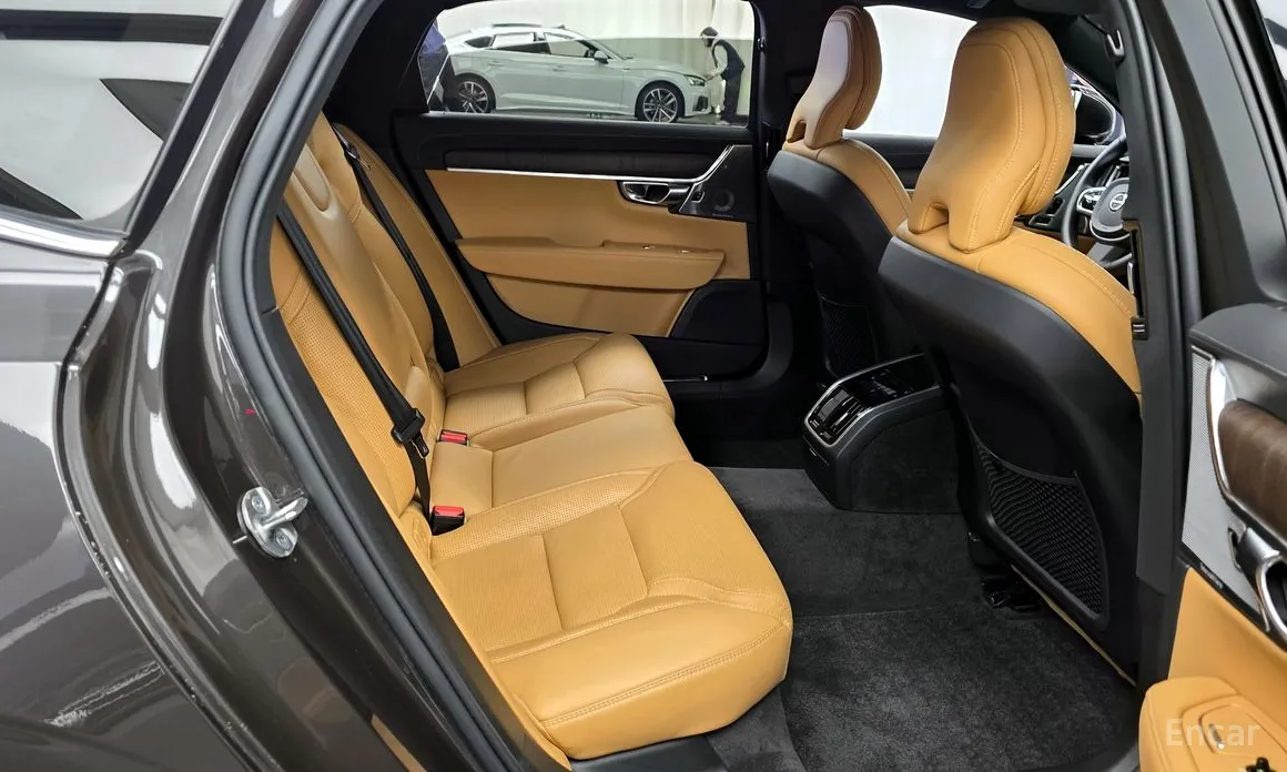 Фото 12 - Volvo S90