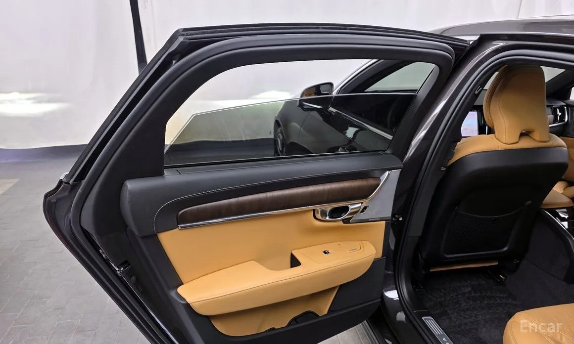 Фото 25 - Volvo S90