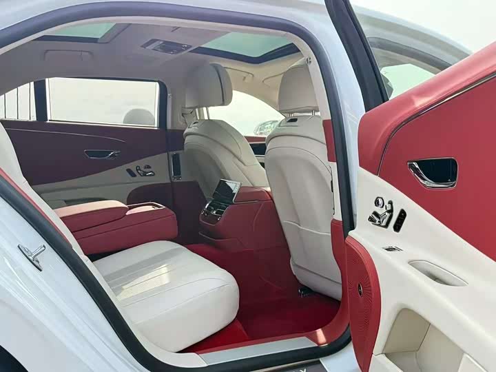 Фото 5 - Bentley Flying Spur