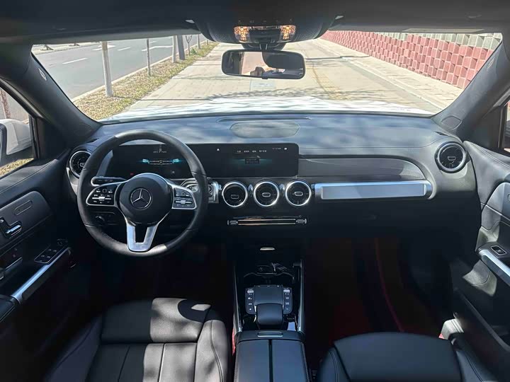 صورة 6 - Mercedes-Benz GLB-Class