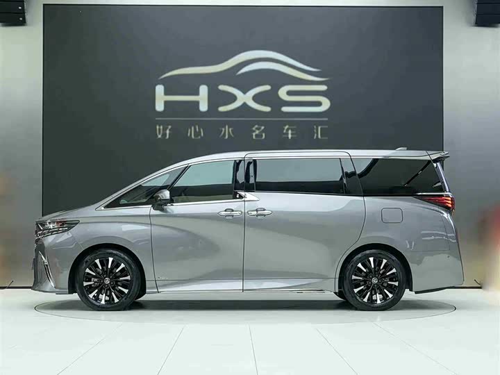 Фото 3 - Toyota Alphard
