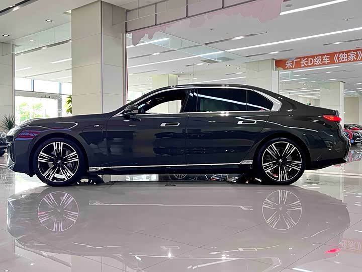 BMW i7 2023 2023款 eDrive50L 尊享M运动套装