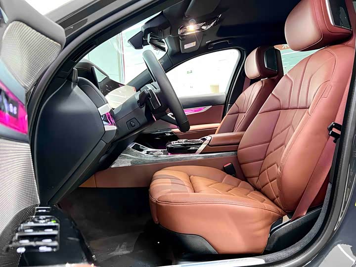 BMW i7 2023 2023款 eDrive50L 尊享M运动套装