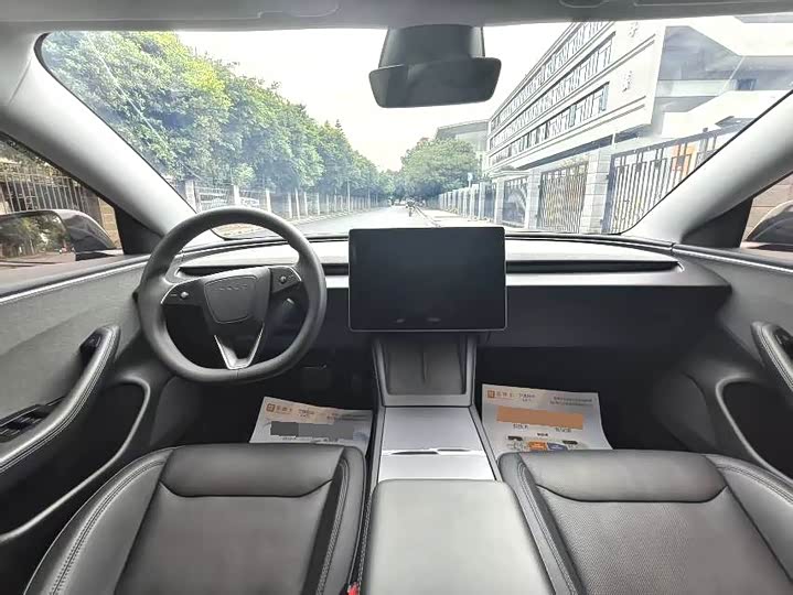 Zdjęcie 5 - Tesla Model 3