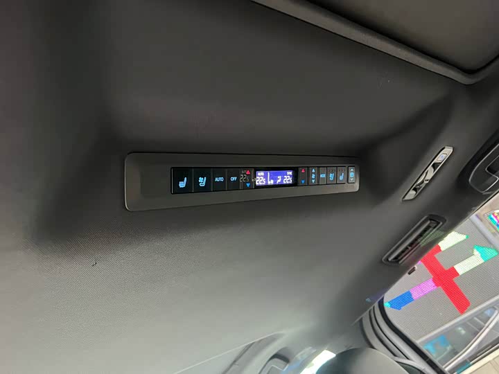 Photo 6 - Toyota Sienna