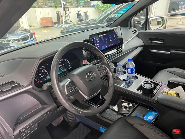Photo 8 - Toyota Sienna