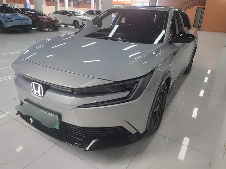 Фото 1 - Honda e:NP2