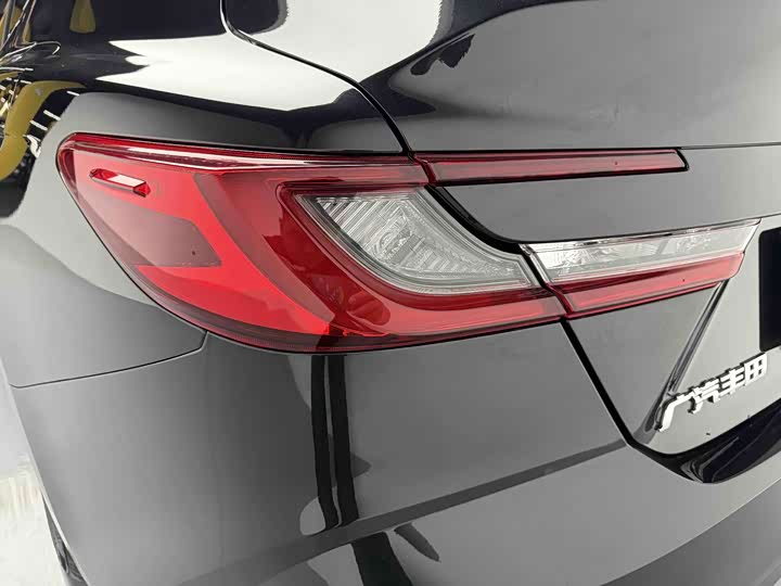 Toyota Camry 2026 2026款 双擎 2.0HE 精英版