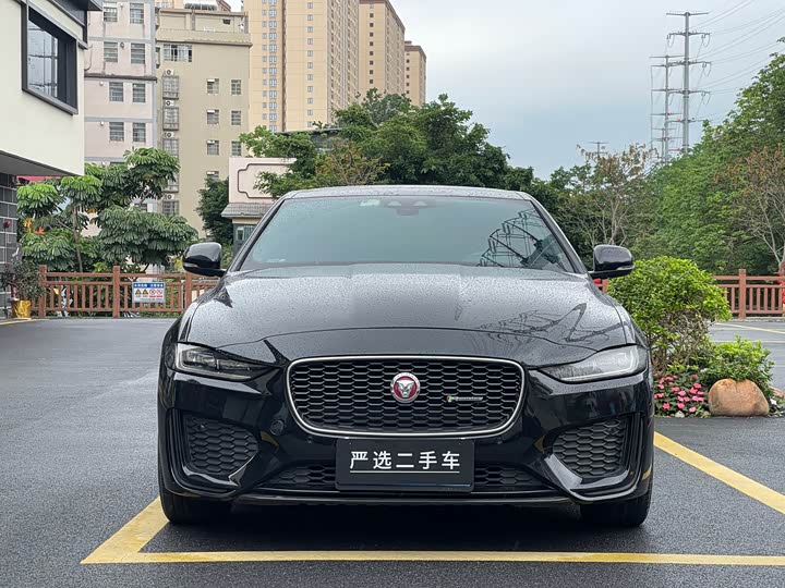 Фото 1 - Jaguar XE L