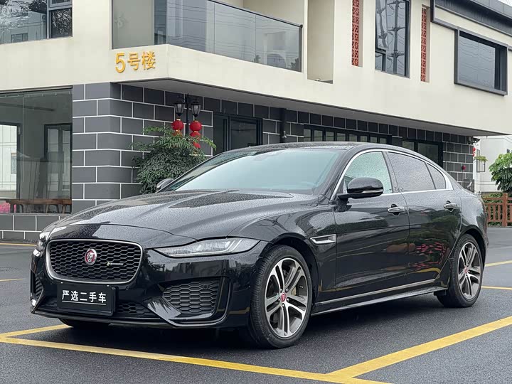 Фото 2 - Jaguar XE L