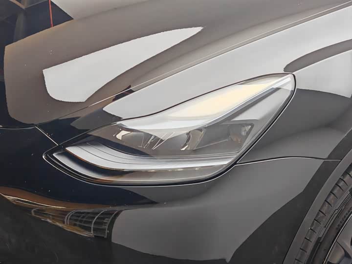 Zdjęcie 8 - Tesla Model Y
