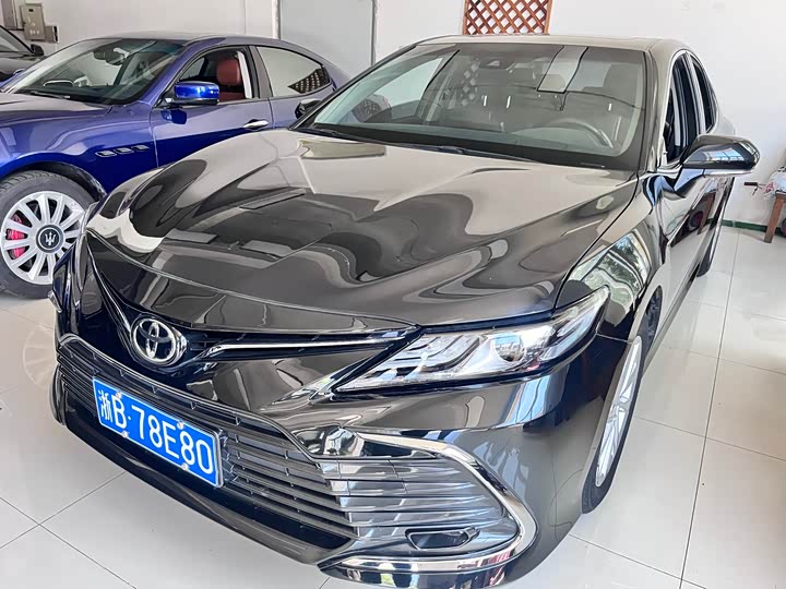 Фото 1 - Toyota Camry