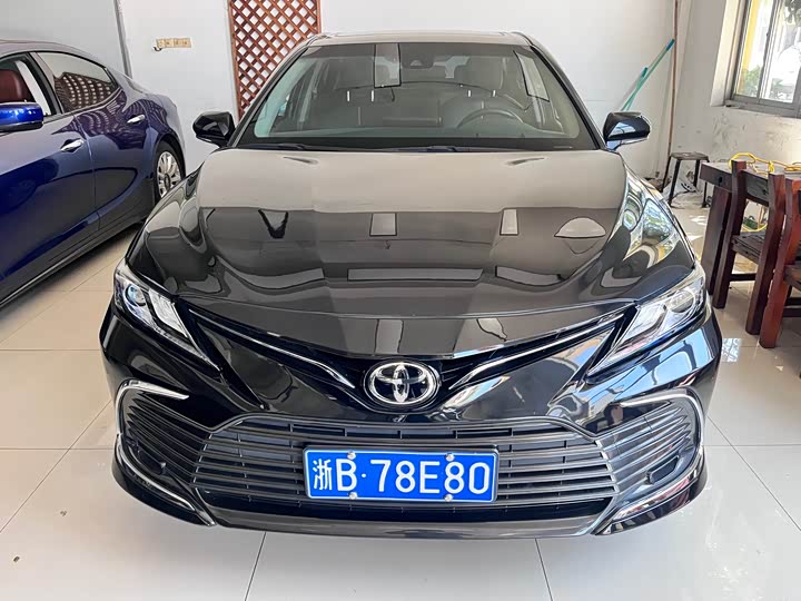 Фото 2 - Toyota Camry