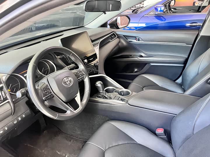 Фото 4 - Toyota Camry