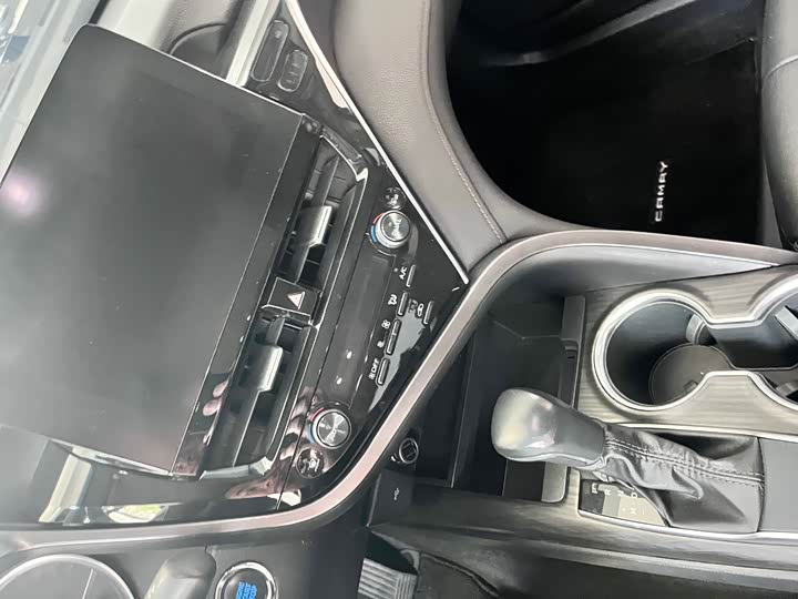 Фото 7 - Toyota Camry