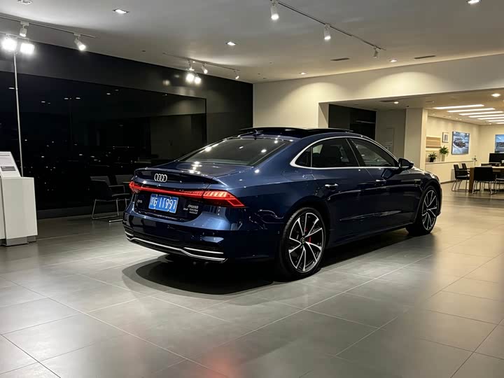 Фото 3 - Audi A7L