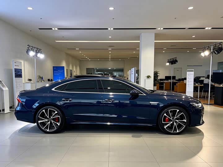 Фото 4 - Audi A7L