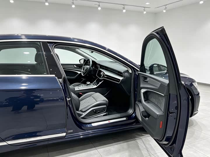 Фото 7 - Audi A7L