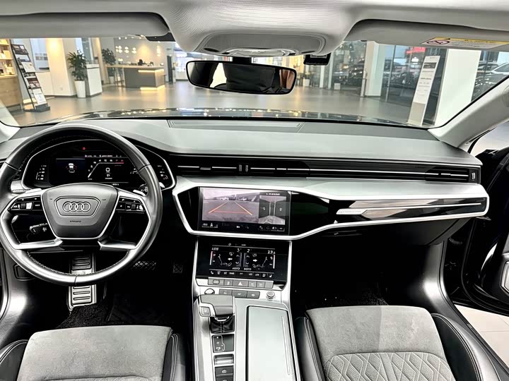 Фото 9 - Audi A7L