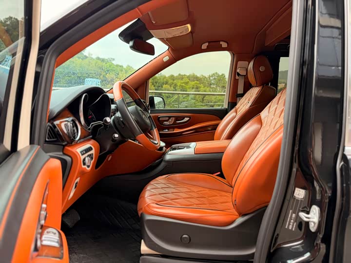 Фото 8 - Mercedes-Benz V-Class