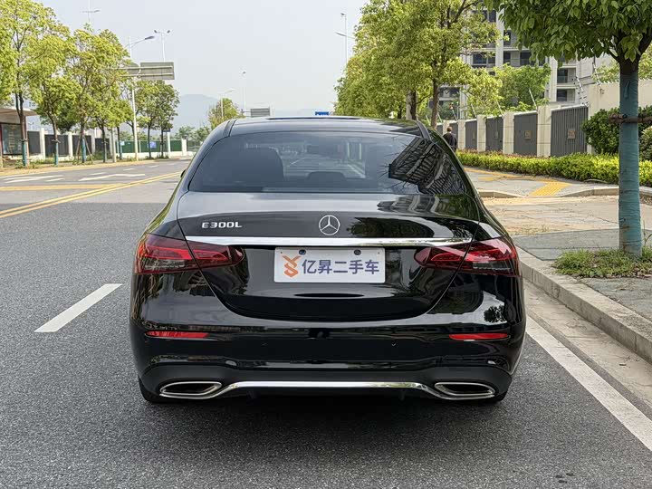 Zdjęcie 4 - Mercedes-Benz E-Class