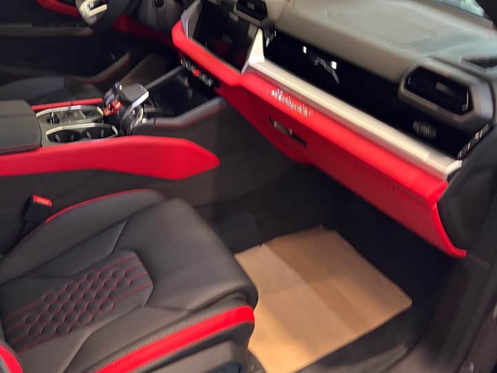 2025 Lamborghini Urus SE