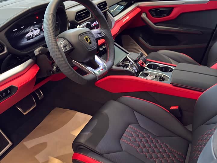 2025 Lamborghini Urus SE