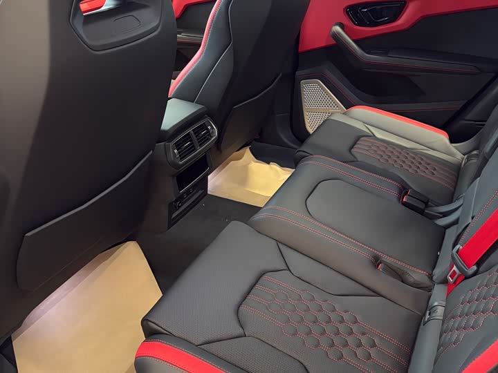 2025 Lamborghini Urus SE