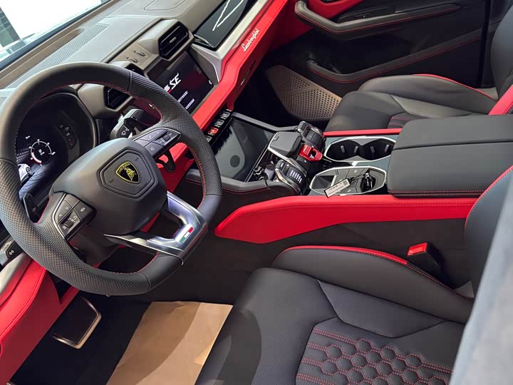 2025 Lamborghini Urus SE