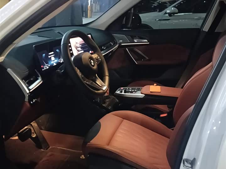 Фото 8 - BMW X1