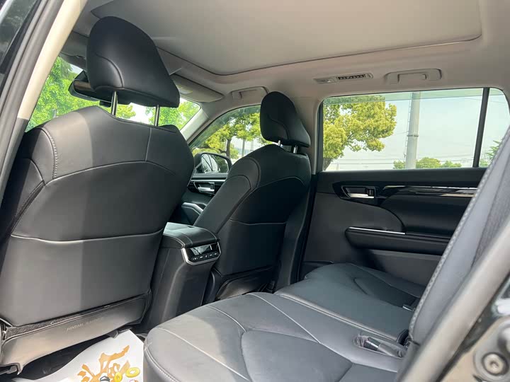 Фото 6 - Toyota Highlander