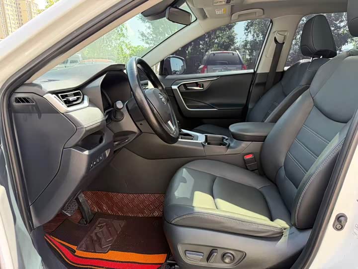 صورة 6 - Toyota RAV4