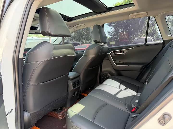 صورة 7 - Toyota RAV4