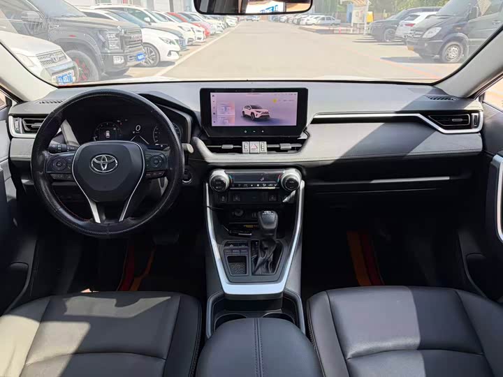 صورة 8 - Toyota RAV4