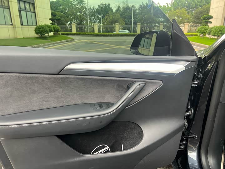 Tesla Model Y 2024 2024款 后轮驱动版