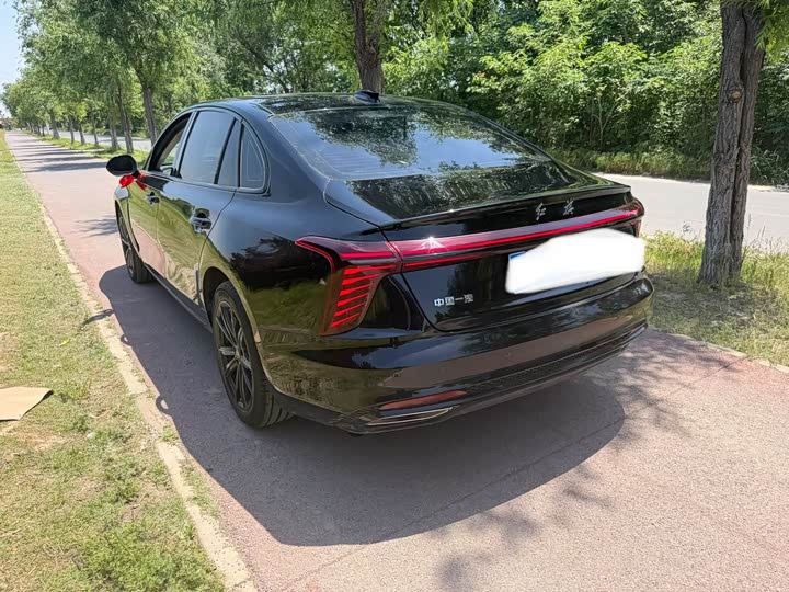 Hongqi H5 2025 2025款 2.0T 自动玄影版