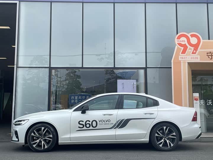Volvo S60 2025 2025款 B5 智雅运动版