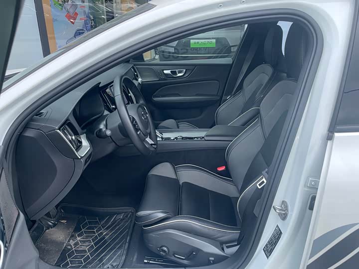 Volvo S60 2025 2025款 B5 智雅运动版