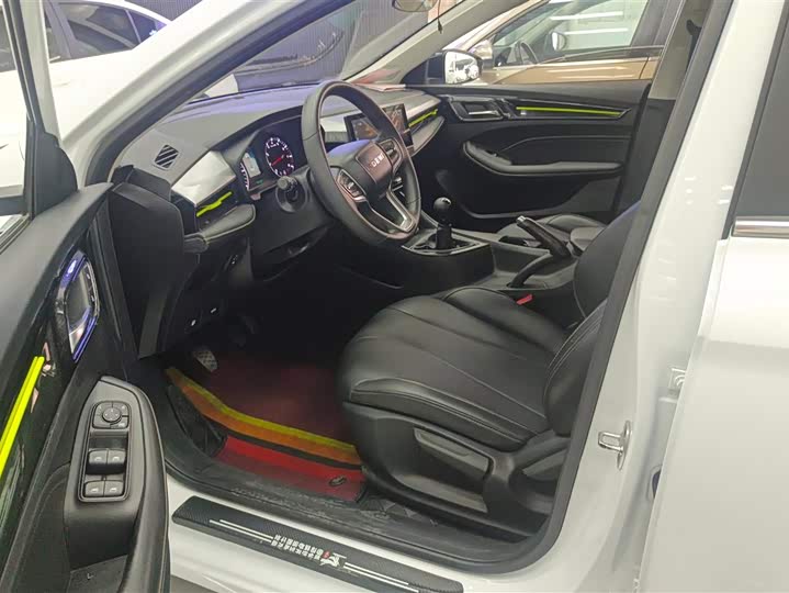 Фото 9 - Roewe i5