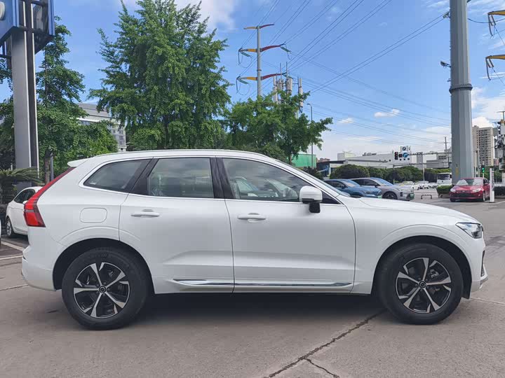 Volvo XC60 2026 2026款 B5 四驱智逸豪华版