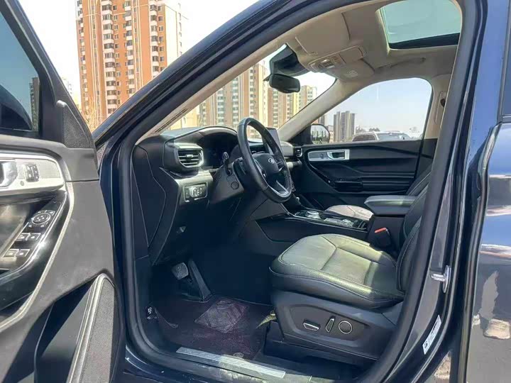 Фото 4 - Ford Explorer