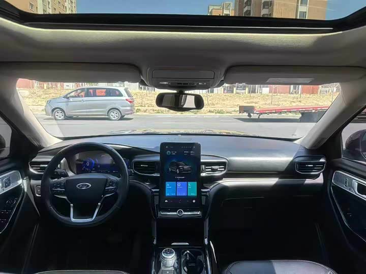 Фото 6 - Ford Explorer